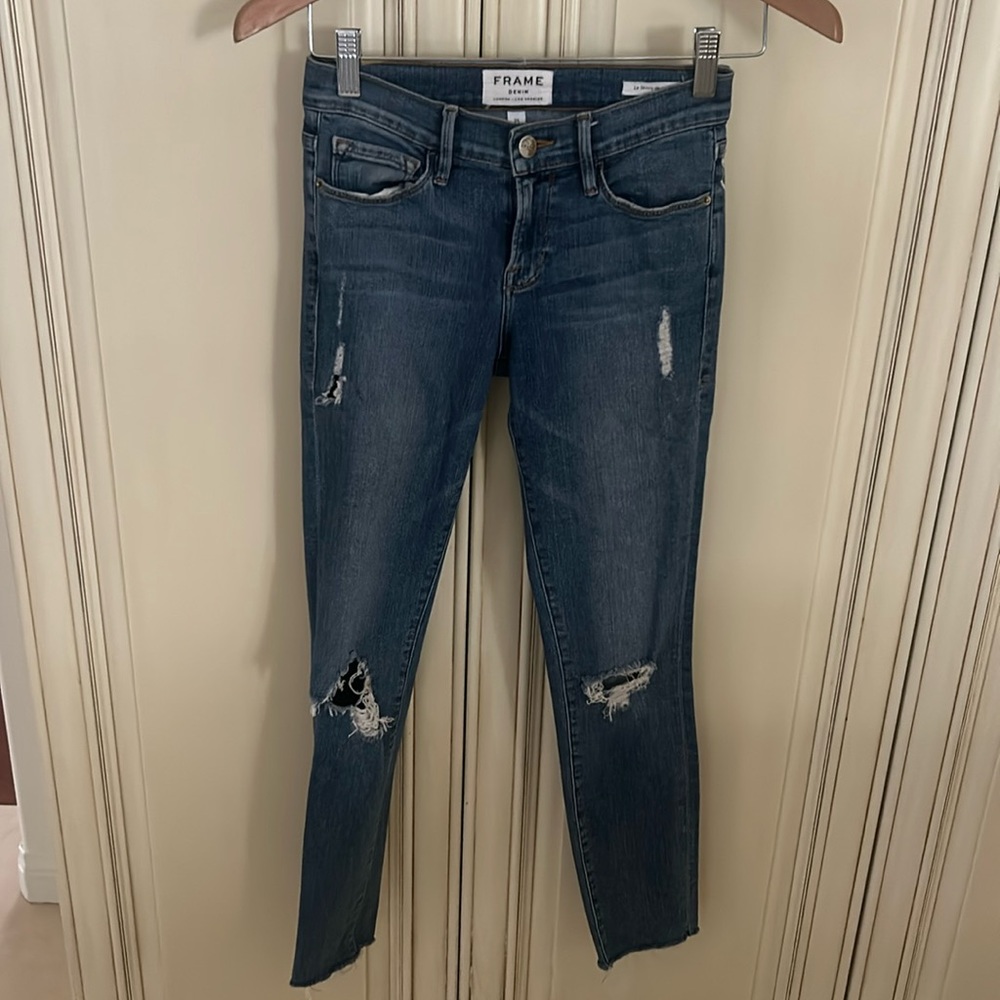Frame Denim Le Skinny de Jeanne ripped jeans. Size 25